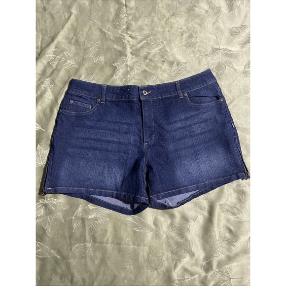 Kiss Therapy Woman's Jean Shorts‎ Size 18 - Picture 1 of 6